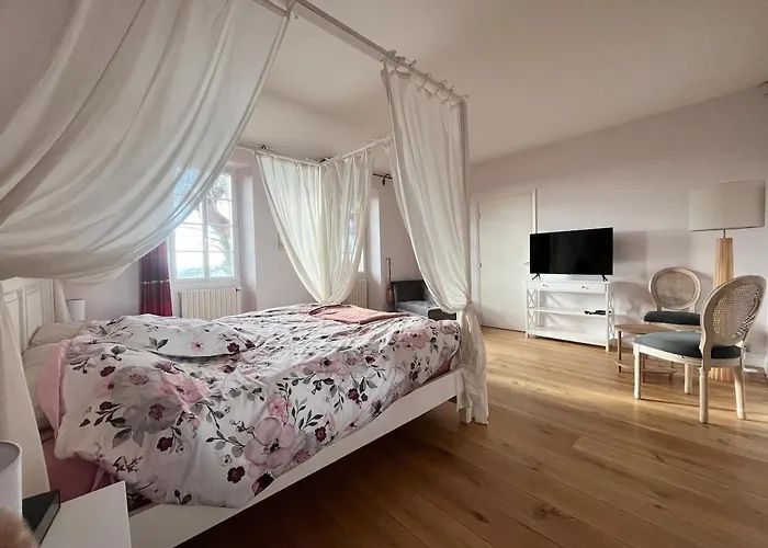 فيلة La Bastide Du