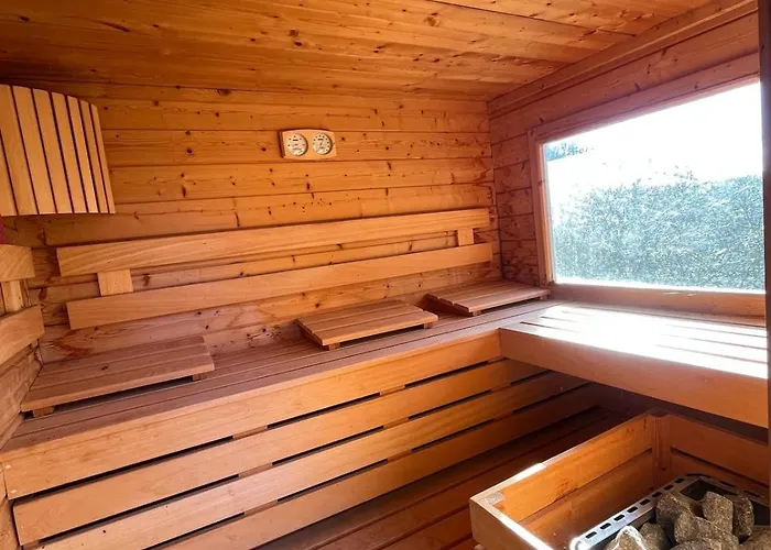 فيلة La Bastide Du